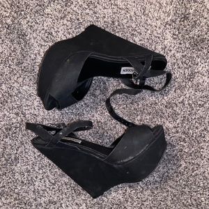 Steve Madden Tidy Peep Toe Suede Black Heel Wedges